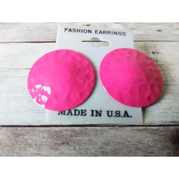 NWT Authentic Vintage 1980s Hot Pink Hammered Pierced Earrings - Picture 2 of 4